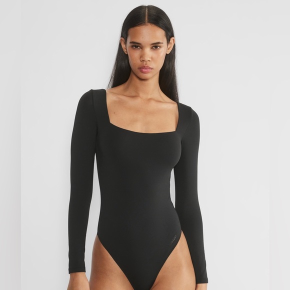 ARITZIA - Contour Squareneck Longsleeve Bodysuit - Picture 1 of 6